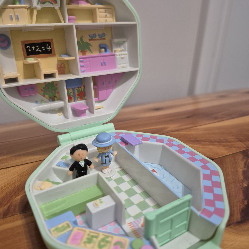 1990 Vintage Polly Pocket - Polly's School Bluebird Toys